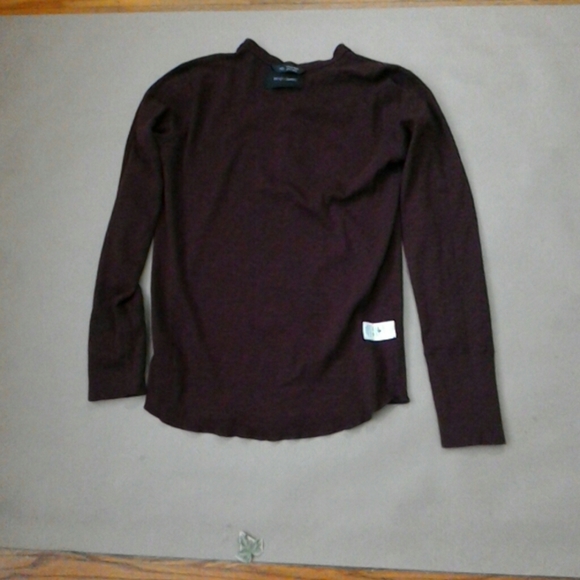 WINGS AND HORNS Base Long Sleeve Henley READ - small hole - Picture 11 of 16